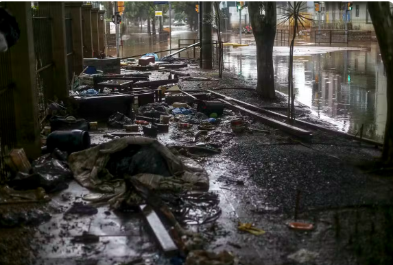 Imagem de compartilhamento para o artigo Famílias encontram casas tombadas após enchentes no Rio Grande do Sul da MS Todo dia